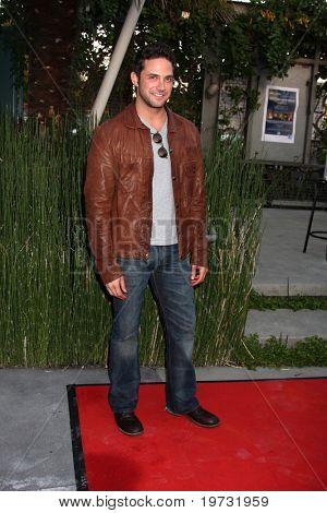 LOS ANGELES - 7 oct: Brandon Barash มาถึงที่หมาย 