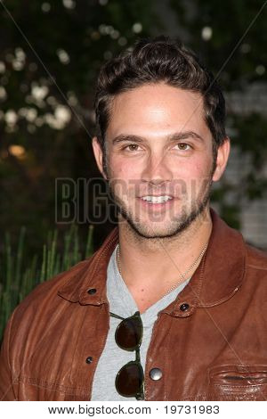 LOS ANGELES - 7 oct: Brandon Barash มาถึงที่หมาย 