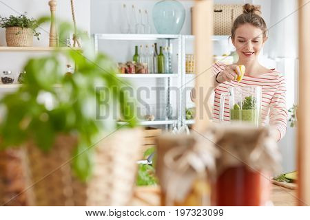 Preparing Proper Green Shake