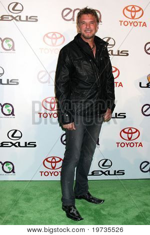 LOS ANGELES - OCT 16: Kenny Loggins kommt in die Medien-Umweltpreise 2010 bei Warner Brothe