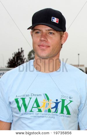 LOS ANGELES - OCT 16: Trevor Donovan op de Habitat for Humanity San Fernando/Santa Clarita Valley'