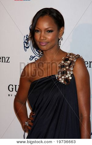 LOS ANGELES - OCT 23: Garcelle Beauvais přijíždí na 2010 kolotoč naděje plese v Beverly Hilton