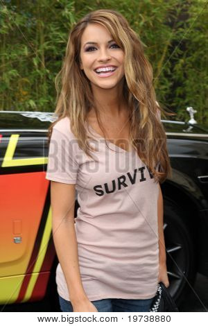 LOS ANGELES - 23 Ekim: Chrishell Stause R, 