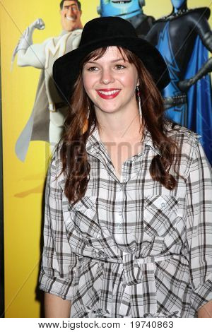 LOS ANGELES - OCT 30:  Amber Tamblyn arrives at the 