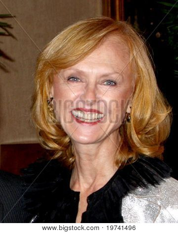 LOS ANGELES - október 29-én: Jill Larson megérkezik a béke felett erőszak esemény Beverly Hills Hotel o