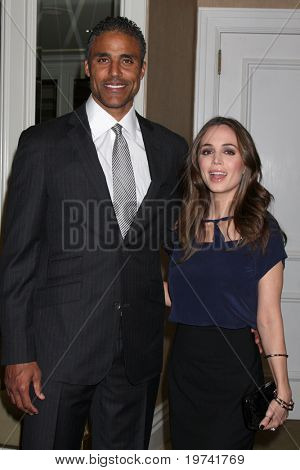 LOS ANGELES - 29 Ott: Rick Fox, Eliza Dushku arrivare alla pace sulla violenza evento a Beverly Hil