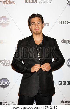 LOS ANGELES - NOV 1: Apolo Anton Ohno kommt bei den Dancing With The Stars 200.-Show-Party in Bo