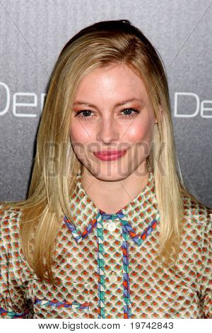 LOS ANGELES - NOV 2: Gillian Jacobs dorazí na desetiletí Denim Módní Show v soukromém domě na ne
