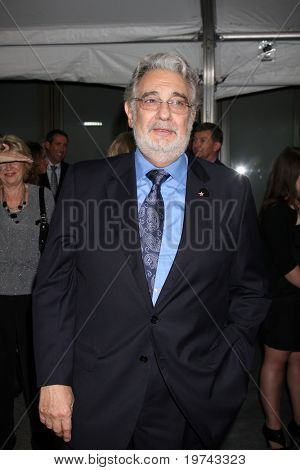 LOS ANGELES - 3 nov: Placido ในซันโตโดมิงโกแบ่งมาถึงที่ฮอลลีวูดวอล์กออฟเฟม Celebra ปี 50