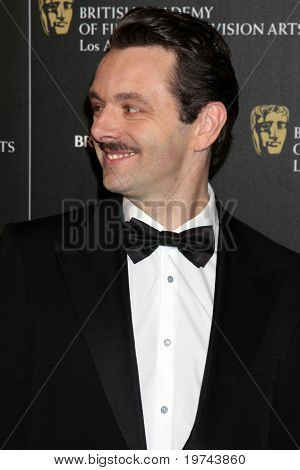 LOS ANGELES - NOV 4: Michael Sheen přijíždí na 19 roční BAFTA Los Angeles Britannia Awards na