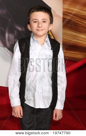 LOS ANGELES - NOV 14: Atticus Shaffer kommt bei der Weltpremiere von 