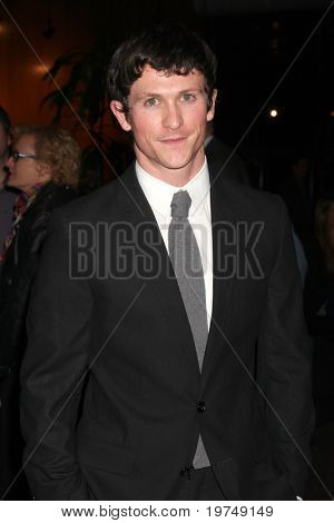 LOS ANGELES - NOV 16: Jonathan Tucker érkezik 