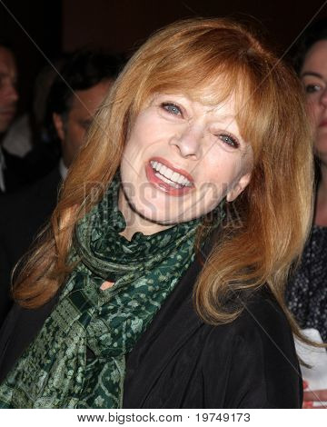 LOS ANGELES - 16 de NOV: Frances Fisher chega à Premiere de LA 
