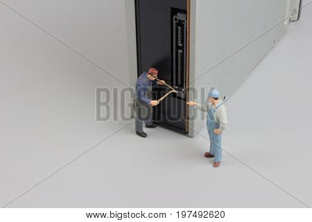 Mini Engineer And Worker Meeting And  Cd Rom