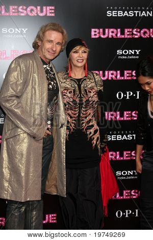 LOS ANGELES - NOV 15: Thomas Gottschalk; Thea Gottschalk ankommer til 