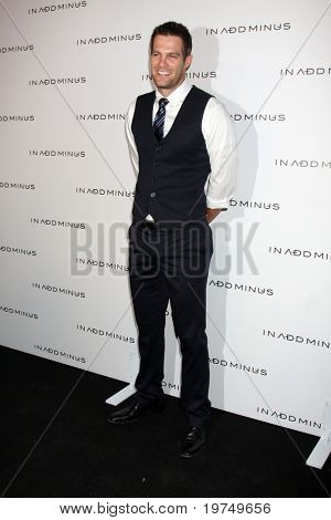 LOS ANGELES - 18 nov: Geoff Stults มาถึงที่ 