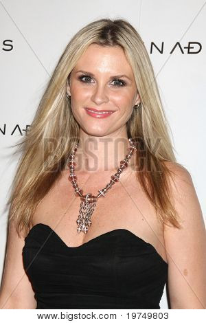 LOS ANGELES - NOV 18: Bonnie Sommerville přijíždí z večírku 