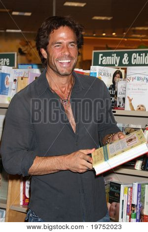 LOS ANGELES - NOV 19:  Shawn Christian at the Book Launch for 