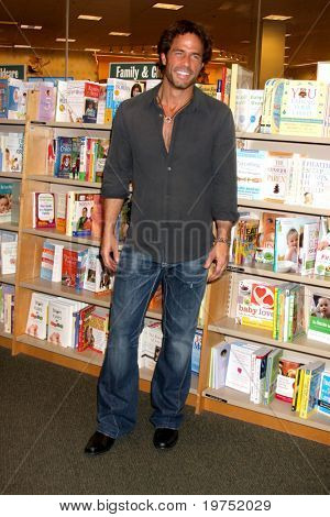 LOS ANGELES - NOV 19:  Shawn Christian at the Book Launch for 