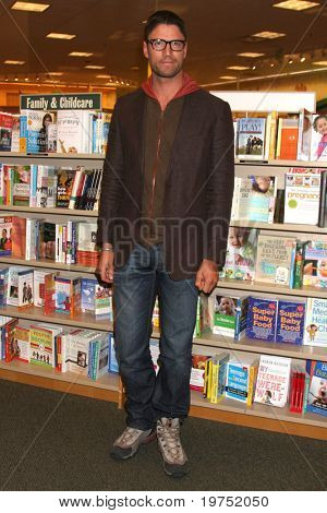 LOS ANGELES - 19 listopada: James Scott w Book Launch na 