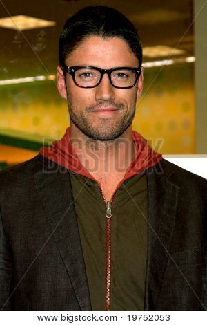 LOS ANGELES - 19 listopada: James Scott w Book Launch na 