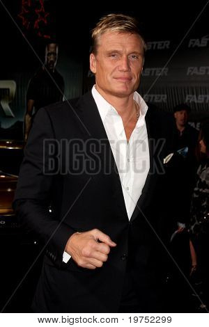 LOS ANGELES - NOV 22: Dolph Lundgren ankommer til 