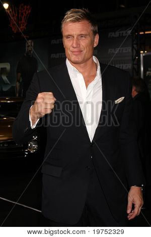 LOS ANGELES - NOV 22: Dolph Lundgren ankommer til 