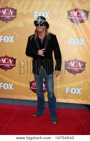LOS ANGELES - 6 déc: Bret Michaels arrive à l'American Country Awards de 2010 au MGM Grand Garden 