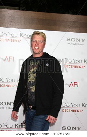 LOS ANGELES - Aralık 13: Jake Busey Heather Tom'un yıllık Noel Partisi 2010 Köyü tiyatro üzerinde