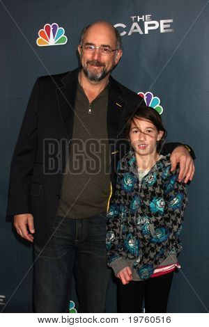 LOS ANGELES - 4 de JAN: Richard Schiff chega em 
