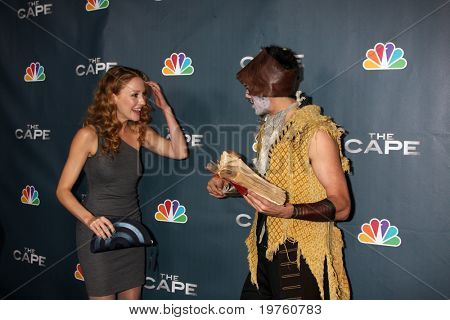 LOS ANGELES - JAN 4: Jennifer Ferrin, cirkus Performer atmosfære ankommer til 