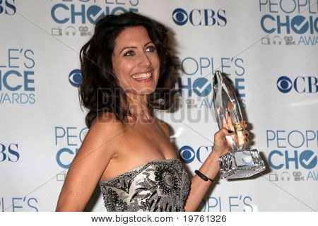 LOS ANGELES - JAN 5: Lisa Edelstein ankommer til 2011 People's Choice Awards på Nokia Theater på LA Li
