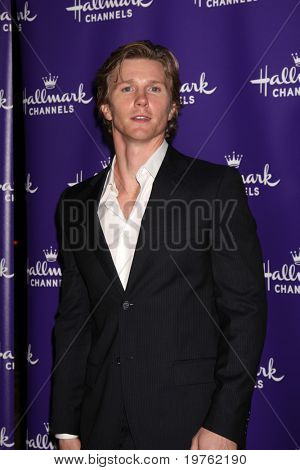LOS ANGELES - 7 de JAN: Thad Luckinbill llega a la fiesta de TCA de sello invierno 2011 en torneo de