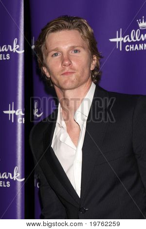 LOS ANGELES - 7 de JAN: Thad Luckinbill llega a la fiesta de TCA de sello invierno 2011 en torneo de