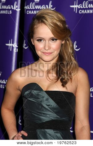 LOS ANGELES - 7 de JAN: Cassi Thomson llega a la fiesta de TCA de sello invierno 2011 en torneo de R