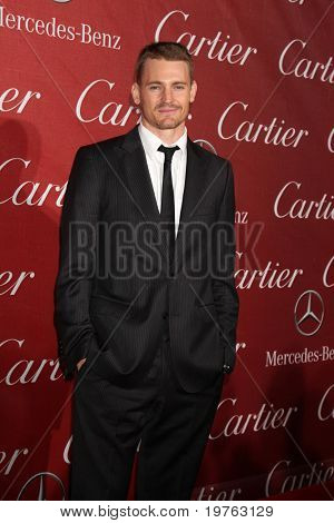 PALM SPRINGS - JAN 8: Josh Pence ankommer ved Palm Springs internationale Film Festival 2011 Awards