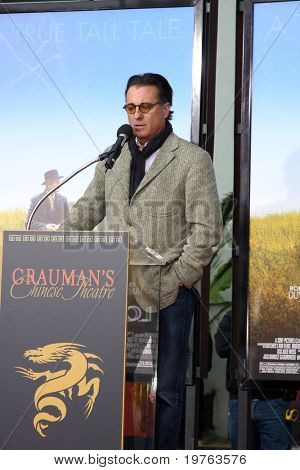 LOS ANGELES - JAN 5: Andy Garcia på Robert Duvall hånd og fodaftryk ceremoni på Graumans hage