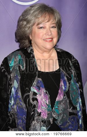 ПАСАДИНА, CA - 13 Янв: Кэти Бэйтс на вечеринке зима 2011 NBC ГТС в отель Langham Хантингтон на J