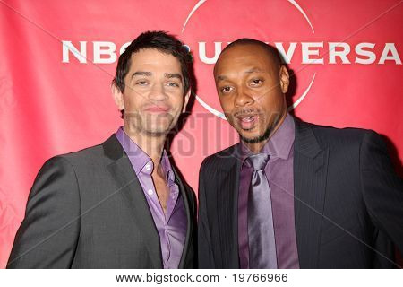 PASADENA, CA - JAN 13: James Frain, Dorian Missick dorazí na NBC TCA zima 2011 strana na Lang