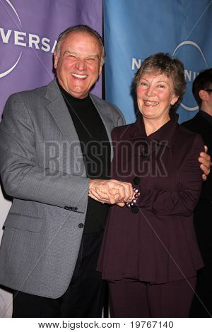 PASADENA, CA - tammi 13: Bill Smitrovich, Shaw Purnell saapuu NBC TCA Winter 2011 puolueen La