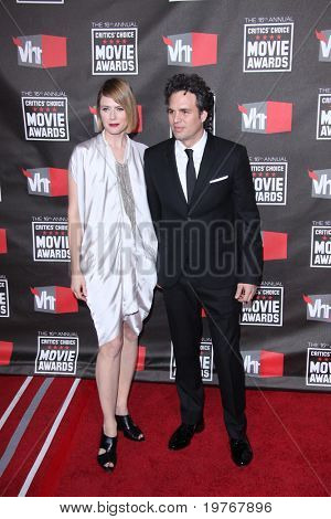 LOS ANGELES - JAN 14: Mark Ruffalo arriva presso il XVI Annual Critics' Choice Movie Awards all'Ho