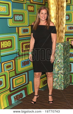 BEVERLY HILLS - JAN 16: Lorraine Bracco kommt bei HBO Golden Globe Party 2011 um Circa 55 bei th