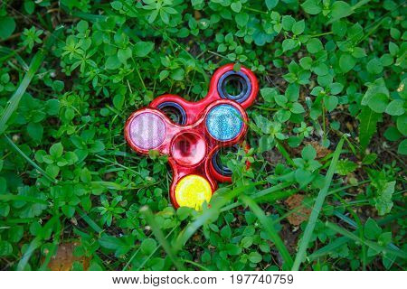 popular fight spinner toys in green grass