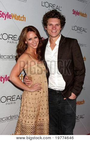 LOS ANGELES - JAN 27: Jennifer Love Hewitt, Alex Beh ankommer til 