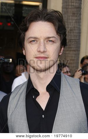 LOS ANGELES - 23 de JAN: James McAvoy llega en el estreno de 