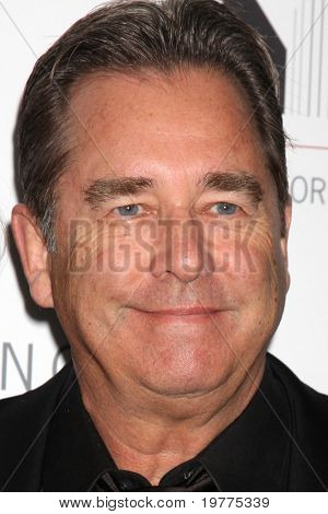 LOS ANGELES - JAN 29: Beau Bridges ankommer til åbningsgallaen Valley Performing Arts Center på Cal