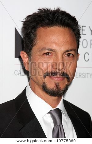 LOS ANGELES - 29 de JAN: Benjamin Bratt chega na Gala de abertura da Vale Performing Arts Center em C