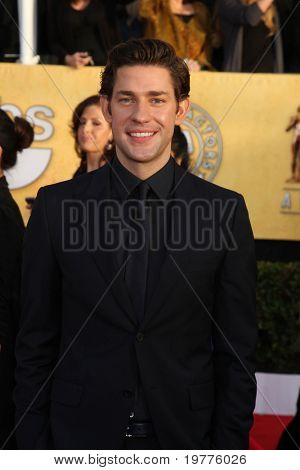 LOS ANGELES - JAN 30: John Krasinski megérkezik a 2011 Screen Actors Guild Awards az Shrine Audi