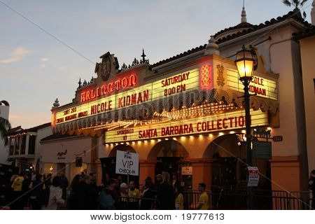 SANTA BARBARA - FEB 5: Tendone al teatro per il 2011 Vanguard Award evento presso l'Int di Santa Barbara