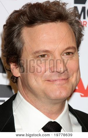 LOS ANGELES - FEB 7: Colin Firth přijede na 